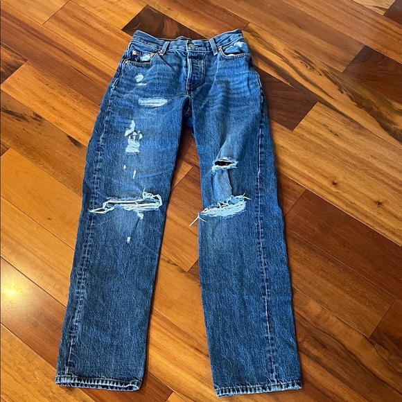 Levi’s women’s 501 Jeans size 23 x 32 factory distressed - Picture 1 of 2